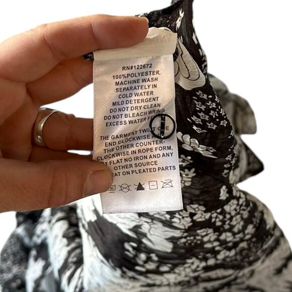 Lindi Sheer Crinkle Crepe Stretchy yet Fitted Black and White Dress - Picture 6 of 7